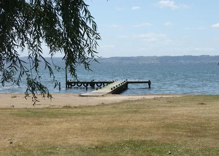 Cedarwood Lakeside Motel&conference Venue Motel 4*