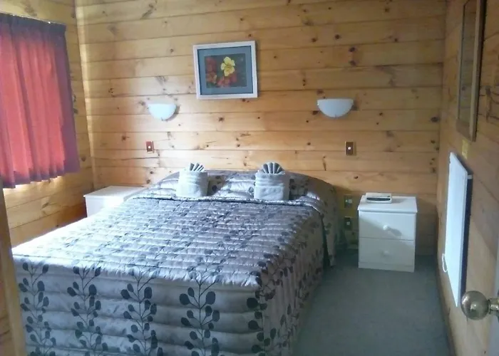 Cedarwood Lakeside Motel&conference Venue 4*