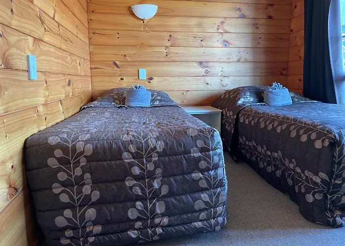 Cedarwood Lakeside Motel&conference Venue