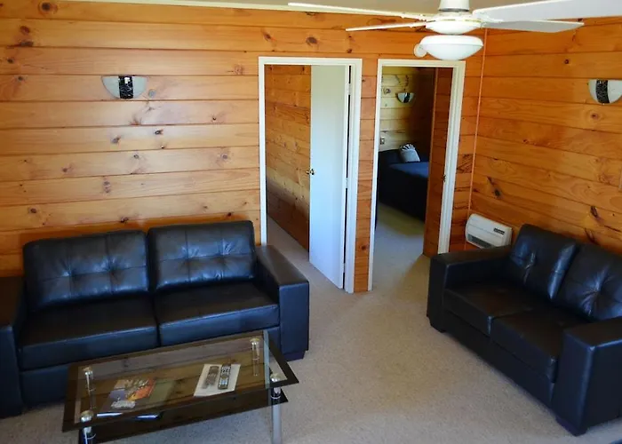 Motel Cedarwood Lakeside Motel&conference Venue 4*