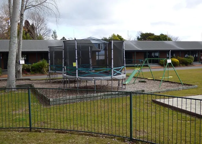 Cedarwood Lakeside Motel&conference Venue 4*