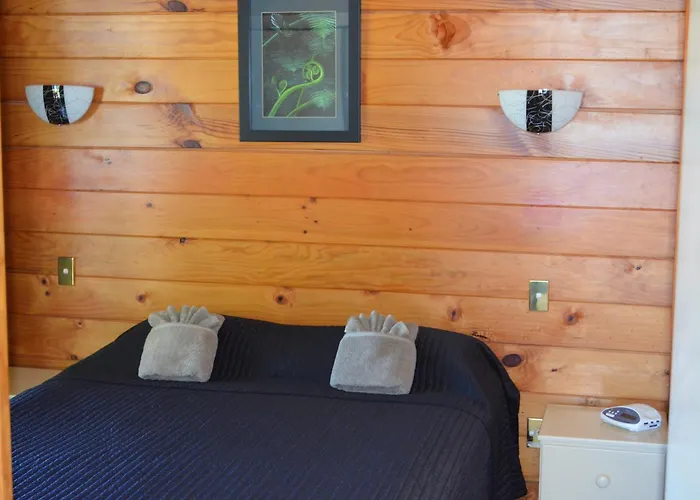 Cedarwood Lakeside Motel&conference Venue 4*