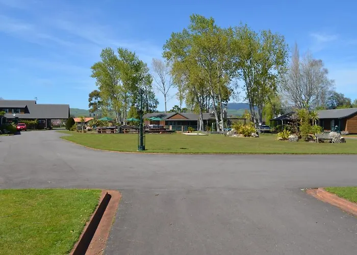 Motel Cedarwood Lakeside Motel&conference Venue