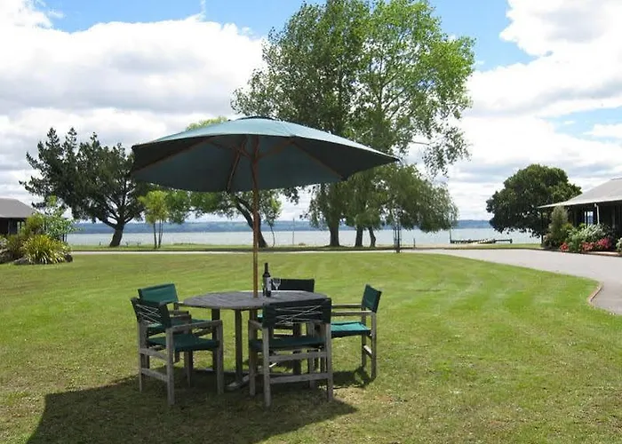 Cedarwood Lakeside Motel&conference Venue 4*