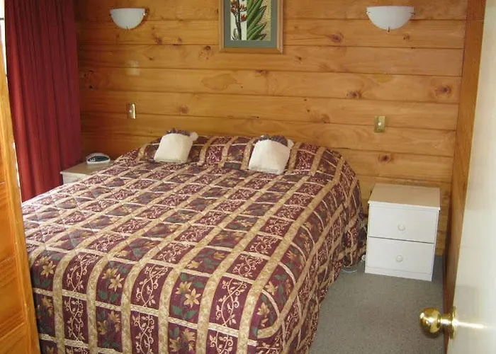 Motel Cedarwood Lakeside Motel&conference Venue