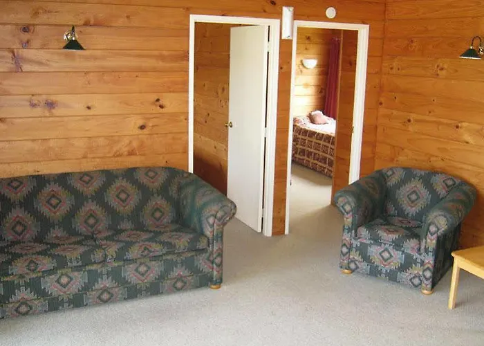 Cedarwood Lakeside Motel&conference Venue Motel