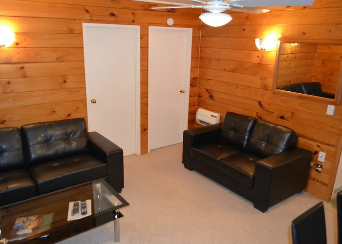 Cedarwood Lakeside Motel&conference Venue 4*