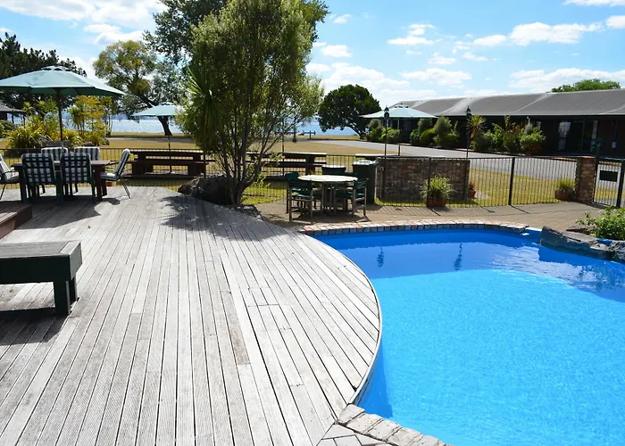 Cedarwood Lakeside Motel&conference Venue 4*