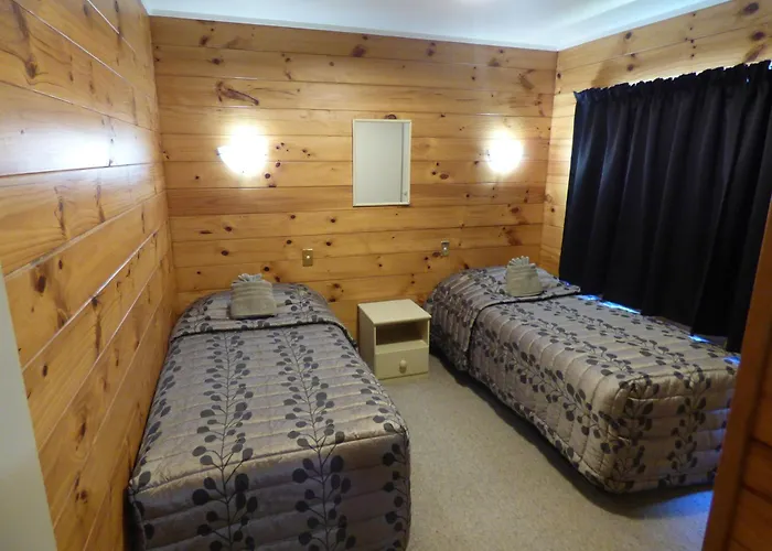 Cedarwood Lakeside Motel&conference Venue Motel