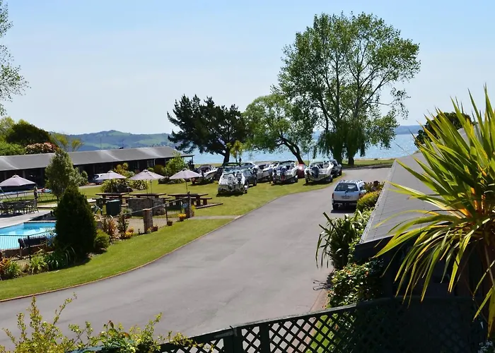 Cedarwood Lakeside Motel&conference Venue Motel