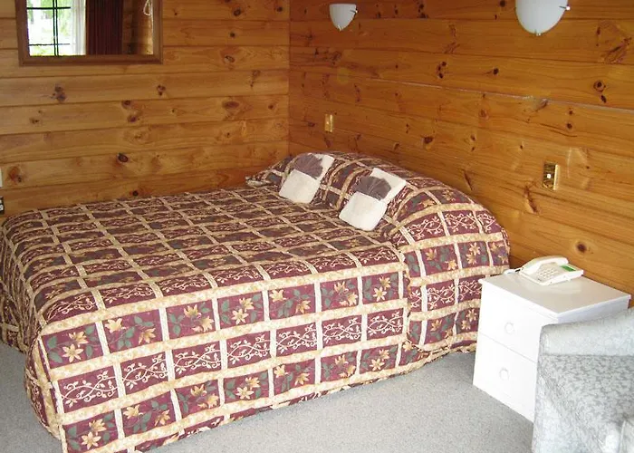 Cedarwood Lakeside Motel&conference Venue 4*
